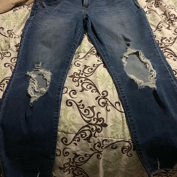 Old navy Rockstar ripped jeans!! - Picture 2 of 4
